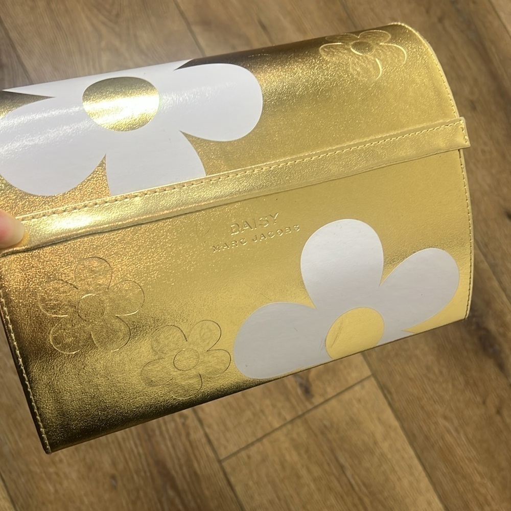 Daisy Marc Jacobs Gold Hard Shell Cosmetic Case